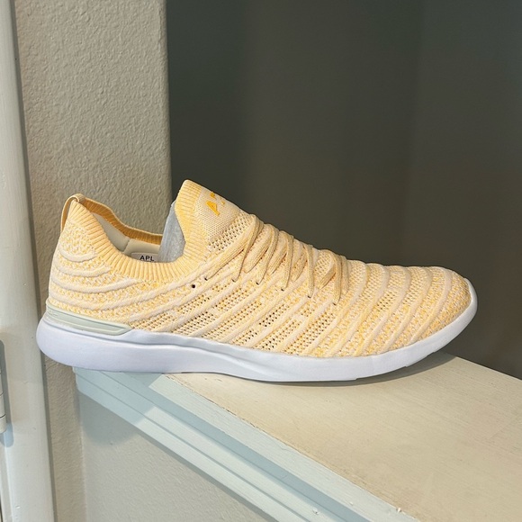 APL Men\'s Athletic Shoes in Yellow and White main image 4
